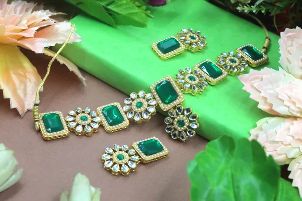 Green_Kundan_Stylish_Necklace_Set_Wedding_Traditional_Jewellery_Set_With_Earrings_|_Exclusive_Jewellery_Accessories