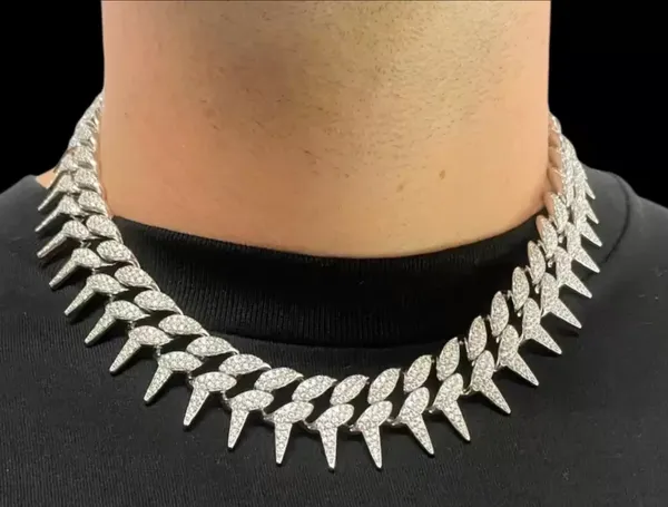 MENS_STYLISH_DIAMOND_NECKLACE