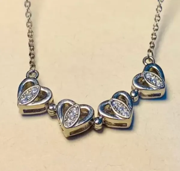 NJ's_HEART_MAGNETIC_PENDANT_CHAIN_SET