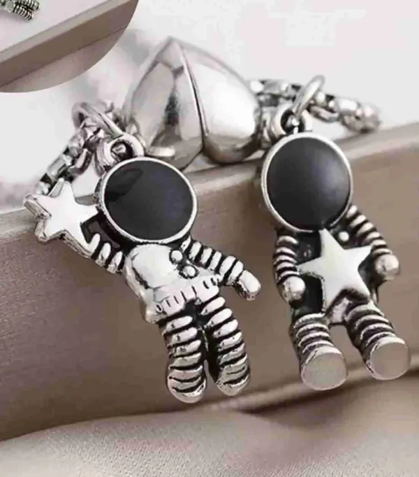 Stylish_Magnetic_Astronaut_Couple_Pendant_Stainless_Steel_Silver_Plated