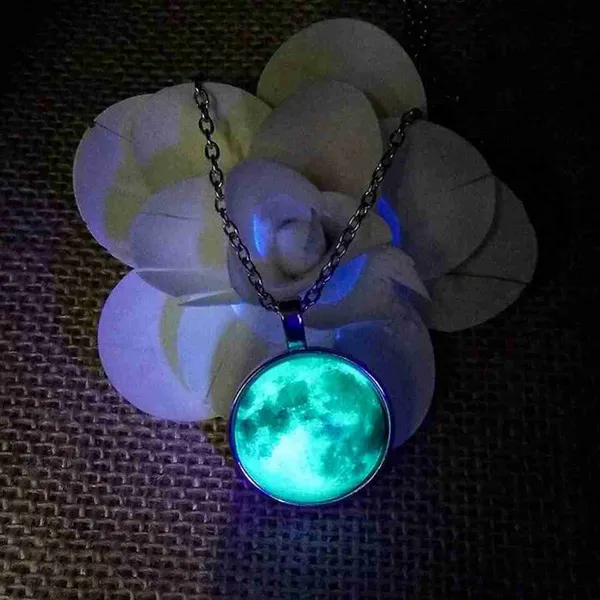 Stylish_Moon_Pendant_Stainless_Steel_Silver_Rhodium_Plated_For_Women