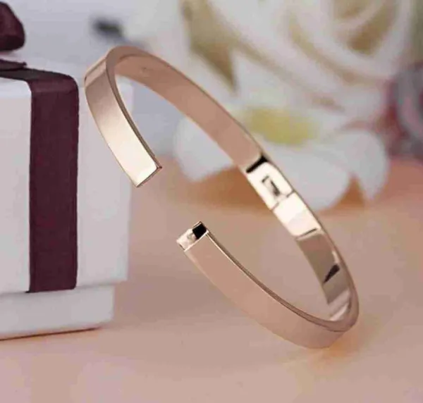 Four_Heart_Cuff_Rose_Gold_Set_For_Women