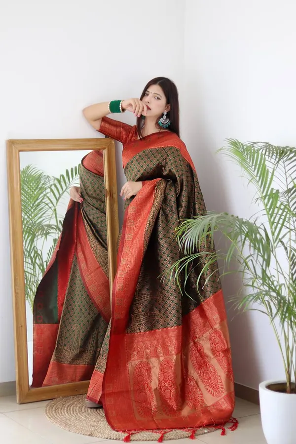 Saree_Is_Elegantly_Decorated_With_Gorgeous_Solid_Jacquard_Weave_That_Gives_A_Perfect_Look_To_Outfit_(ALMAARI-801-_DARK_GREEN)