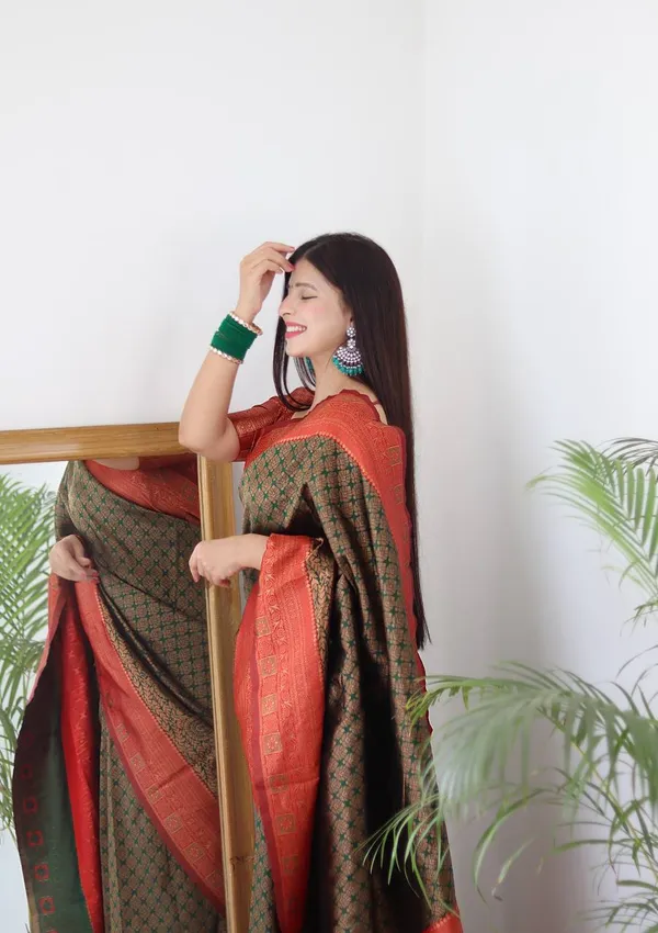 Saree_Is_Elegantly_Decorated_With_Gorgeous_Solid_Jacquard_Weave_That_Gives_A_Perfect_Look_To_Outfit_(ALMAARI-801-_DARK_GREEN)