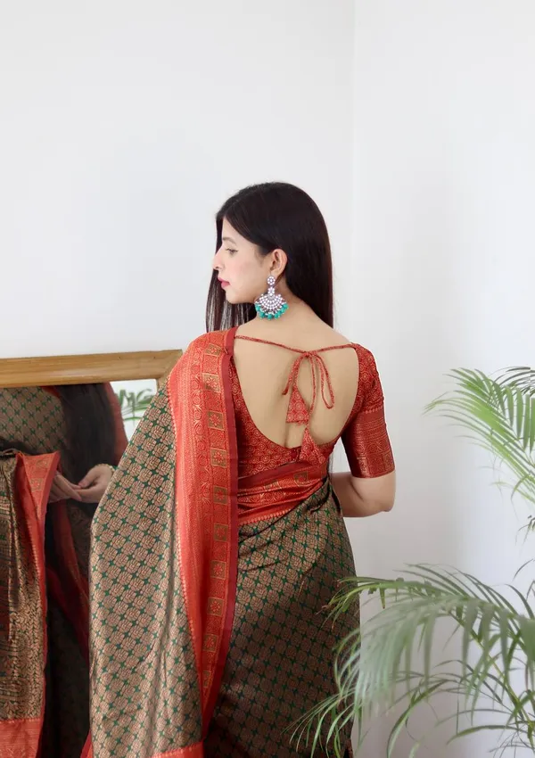 Saree_Is_Elegantly_Decorated_With_Gorgeous_Solid_Jacquard_Weave_That_Gives_A_Perfect_Look_To_Outfit_(ALMAARI-801-_DARK_GREEN)