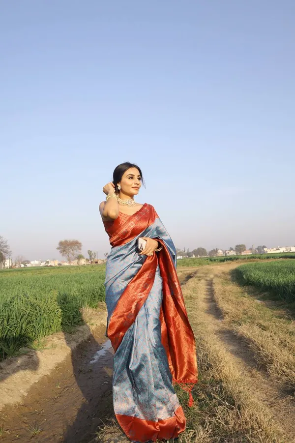Saree_Is_Elegantly_Decorated_With_Gorgeous_Solid_Jacquard_Weave_That_Gives_A_Perfect_Look_To_Outfit_(ALMAARI-801-_FIROJI_MAROON(00))