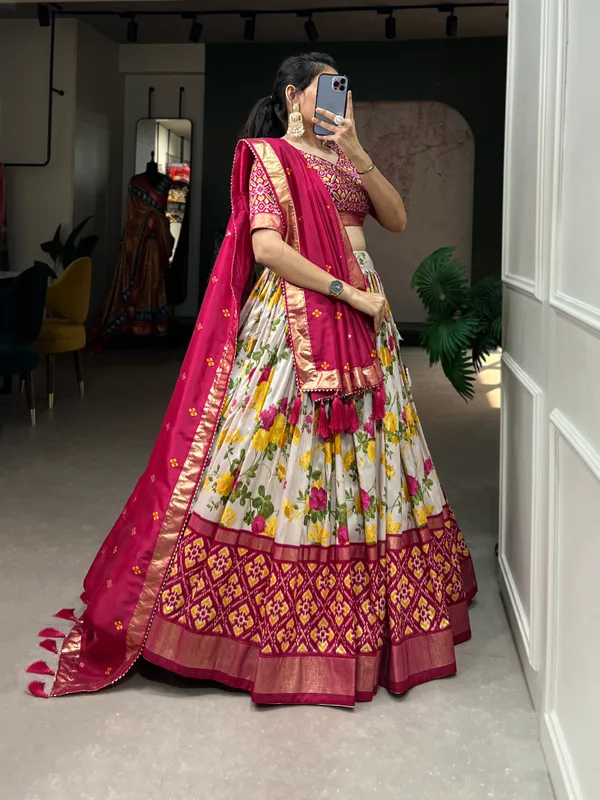 Dola_Silk_Pink_Patola_Print_Traditional_Lehenga_Choli_(Flower_Pink)