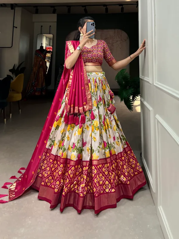 Dola_Silk_Pink_Patola_Print_Traditional_Lehenga_Choli_(Flower_Pink)