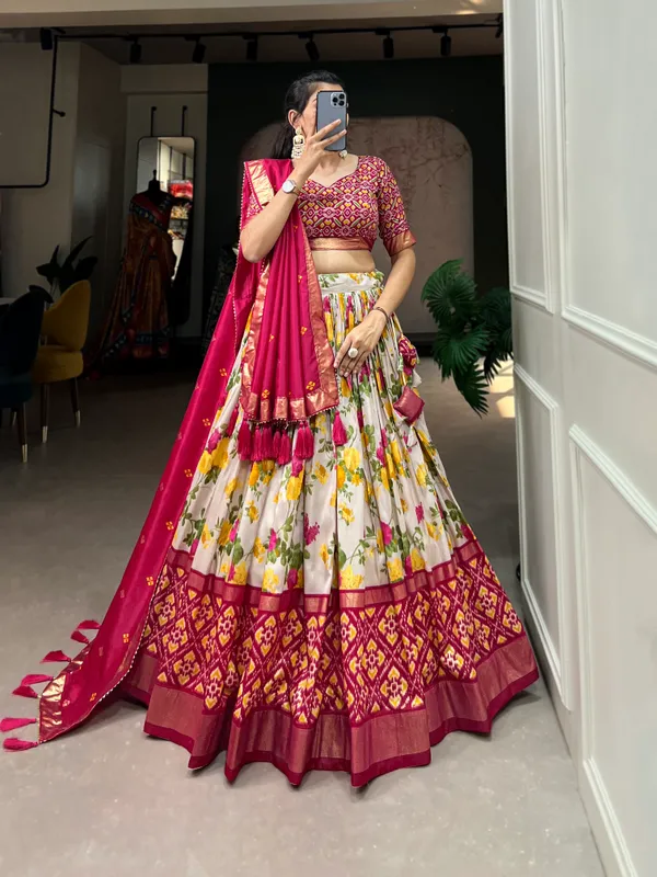 Dola_Silk_Pink_Patola_Print_Traditional_Lehenga_Choli_(Flower_Pink)