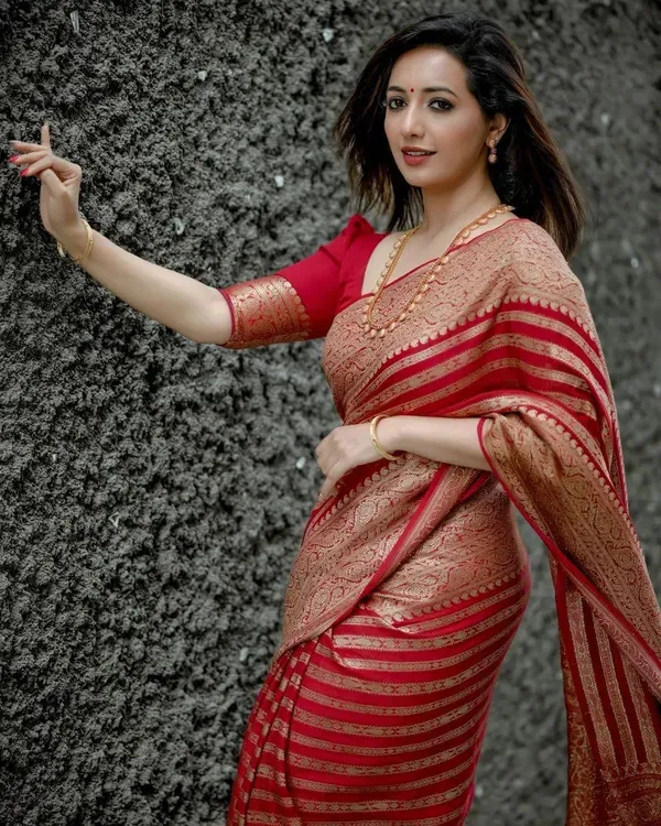 Ethnic_Red_Soft_Silk_Saree_With_Moiety_Blouse_Piece_(VARDHA_RED_2)