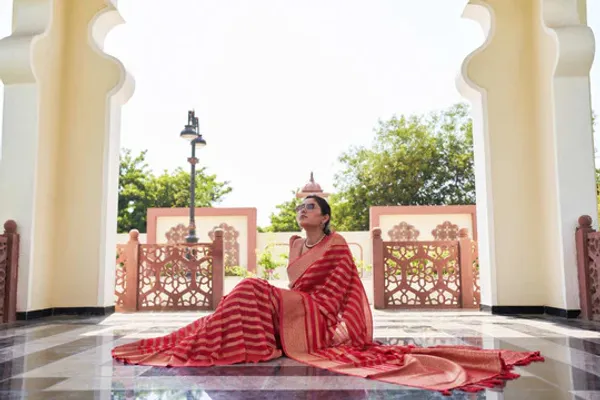 Ethnic_Red_Soft_Silk_Saree_With_Moiety_Blouse_Piece_(VARDHA_RED)