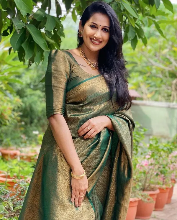 Admirable_Green_Soft_Silk_Saree_Stylish_Blouse_Piece_(MC-229_2FD_GREEN)