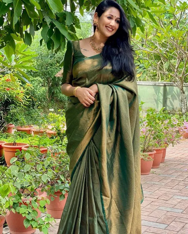 Admirable_Green_Soft_Silk_Saree_Stylish_Blouse_Piece_(MC-229_2FD_GREEN)