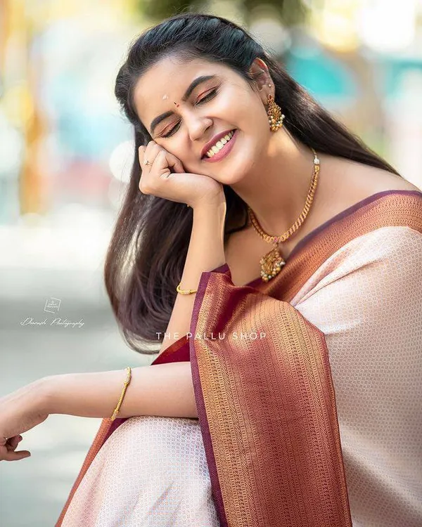 White_Maroon_Zari_Woven_Kanjivaram_Silk_Saree_(MC-229_(3FD)_WHITE-MAROON)