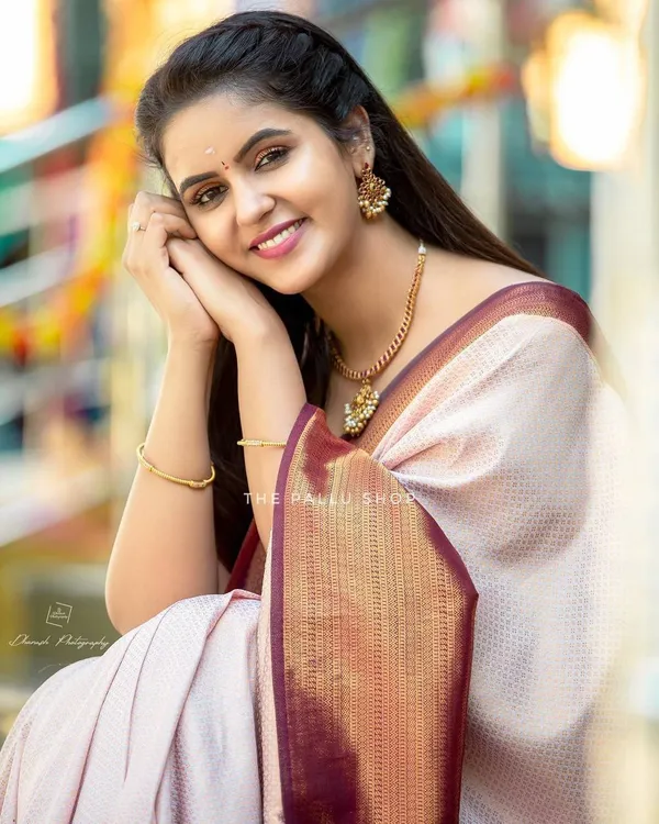 White_Maroon_Zari_Woven_Kanjivaram_Silk_Saree_(MC-229_(3FD)_WHITE-MAROON)