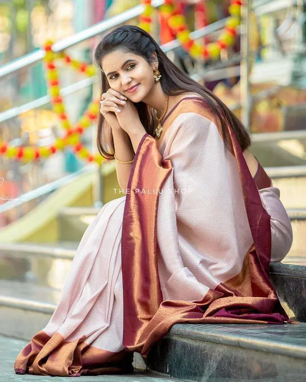White_Maroon_Zari_Woven_Kanjivaram_Silk_Saree_(MC-229_(3FD)_WHITE-MAROON)