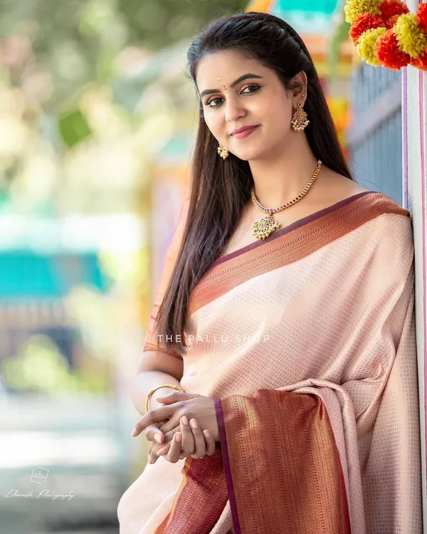 White_Maroon_Zari_Woven_Kanjivaram_Silk_Saree_(MC-229_(3FD)_WHITE-MAROON)