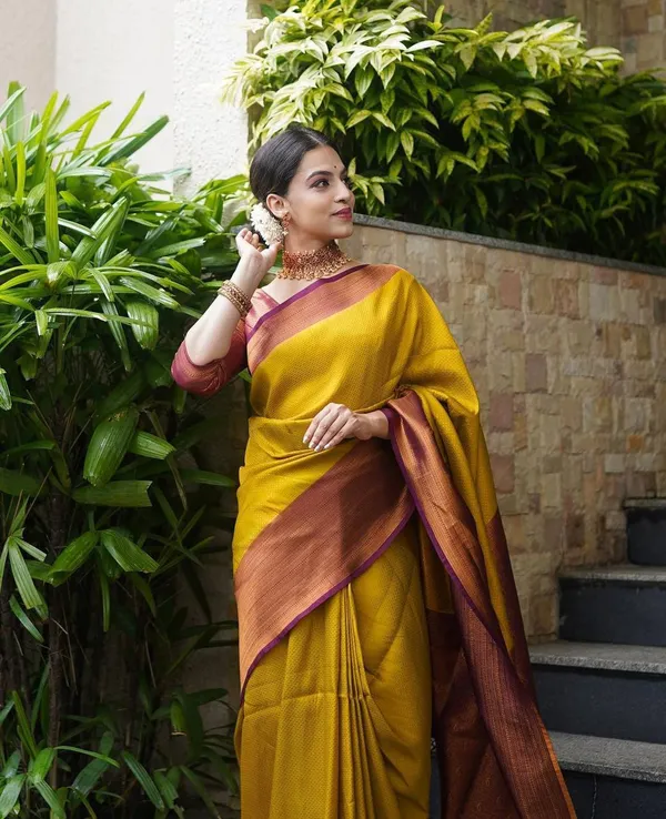 Yellow_Maroon_Zari_Woven_Kanjivaram_Silk_Saree_(MC-229_(3FD)_YELLOW-MAROON)