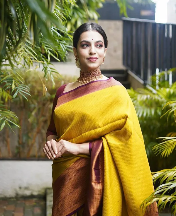 Yellow_Maroon_Zari_Woven_Kanjivaram_Silk_Saree_(MC-229_(3FD)_YELLOW-MAROON)