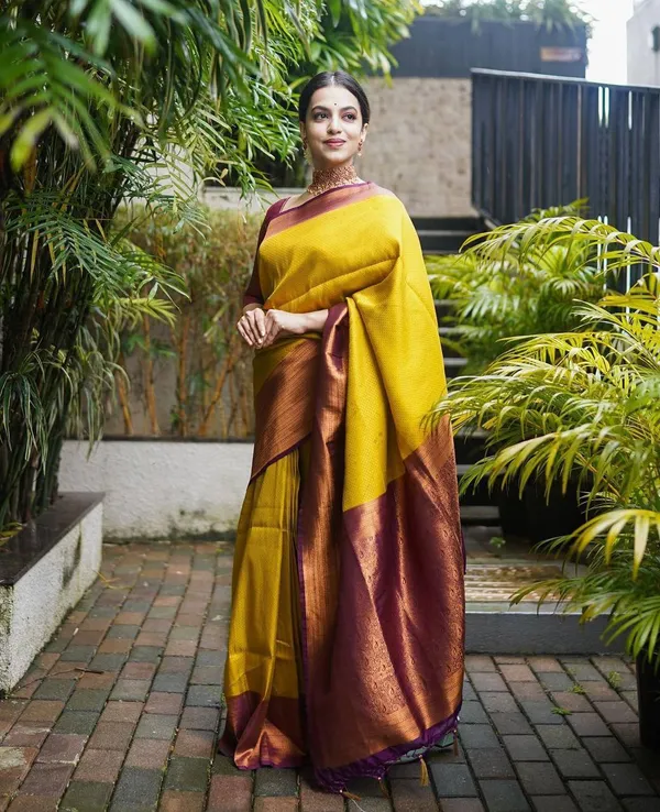 Yellow_Maroon_Zari_Woven_Kanjivaram_Silk_Saree_(MC-229_(3FD)_YELLOW-MAROON)