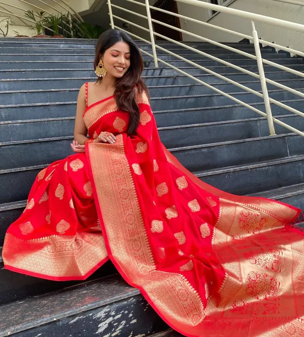 Saree_Is_Elegantly_Decorated_With_Gorgeous_Solid_Jacquard_Weave_That_Gives_A_Perfect_Look_To_Outfit_(MC-556_RED)