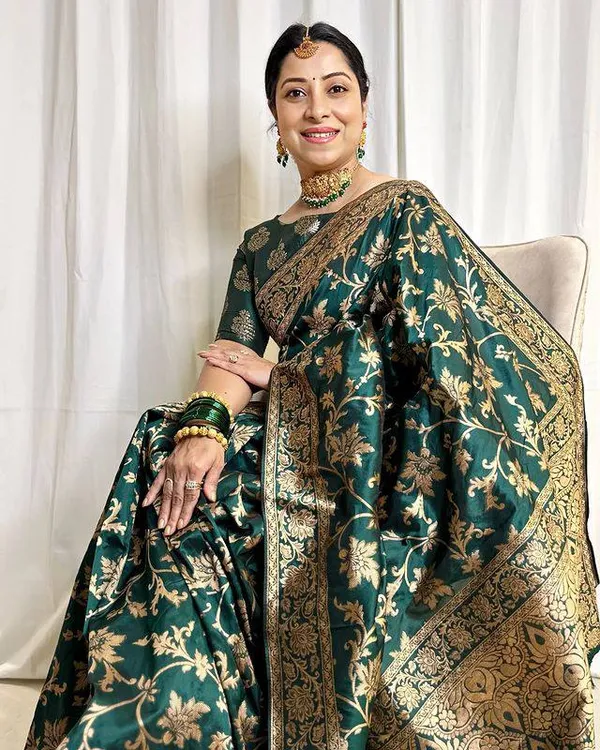 Ethnic_Dark_Green_Soft_Silk_Saree_With_Moiety_Blouse_Piece_(MC-568_GREEN)