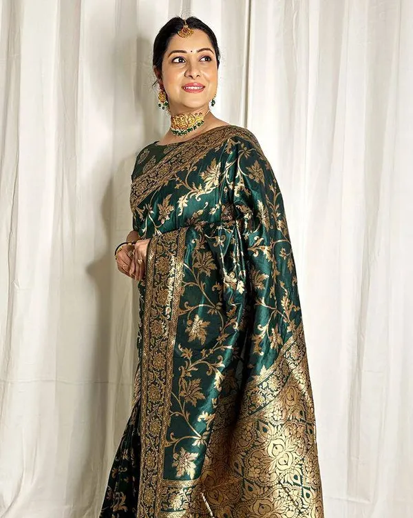 Ethnic_Dark_Green_Soft_Silk_Saree_With_Moiety_Blouse_Piece_(MC-568_GREEN)