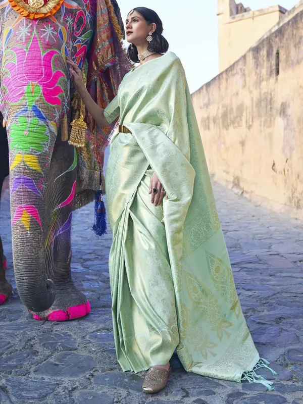 Diaphanous_Light_Green_Kanjivaram_Silk_Saree_With_Moiety_Blouse_Piece_(MC-605_LIGHT_GREEN)
