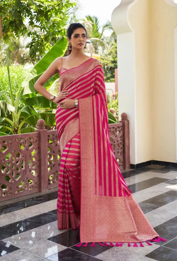 Ethnic_Strawberry_Pink_Soft_Silk_Saree_With_Moiety_Blouse_Piece_(VARDHA_MAROON)
