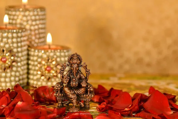 Decor_Copper_Handmade_Darbar_Ganesha_2.5_inches_Sitting_Idol_Statue_Showpiece_for_Home_Temple_Decor_II_Car_Dashboard_Decor_II_Office_Desk_II_Nice_Gift_Ideal_for_Good_Luck_Wishes_II