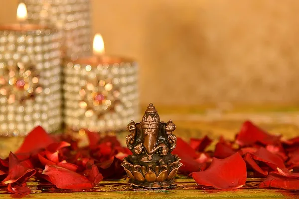 Decor_Copper_Handmade_Lotus_Ganesha_2_inches_Sitting_Idol_Statue_Showpiece_for_Home_Temple_Decor_II_Office_Desk_II_Nice_Gift_Ideal_for_Good_Luck_Wishes_II