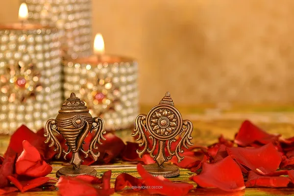 Decor_Copper_Handmade_Small_Shanku_Chakra_Duo_2_inches_Showpiece_for_Home_Temple_Decor_II_for_Pooja_II_Office_Desk_II_Nice_Gift_Ideal_for_Good_Luck_Wishes_II