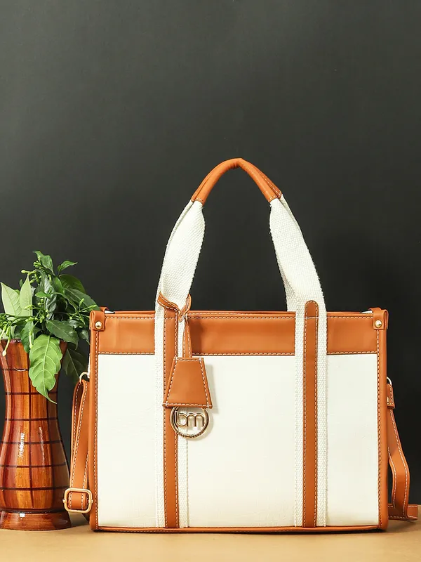 https://cdn-image.blitzshopdeck.in/ShopdeckCatalogue/tr:f-webp,w-600,fo-auto/657809c802d8dc3ec1d9fb8b/media/Bagsy_Malone_Urban__Sway_Glam_Vegan_Leather_Tote_Bag_UFKZ07L0ZK_2024-05-24_1.jpg__Bagsy Malone