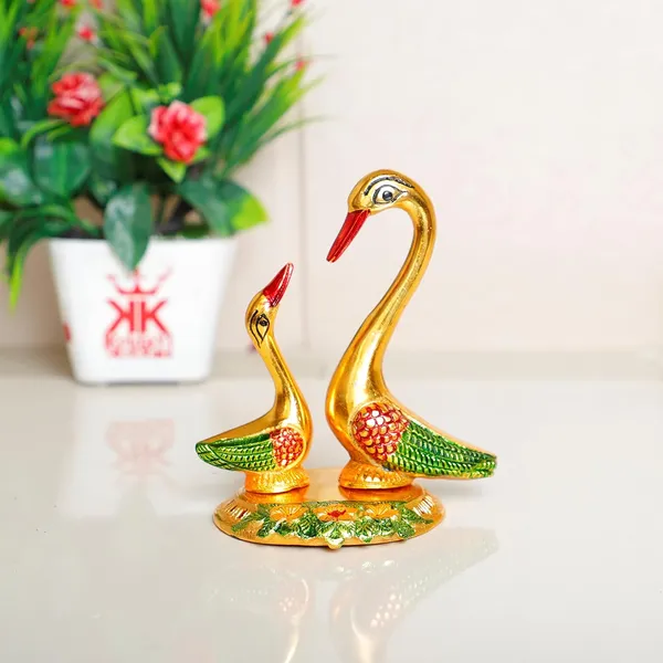 https://cdn-image.blitzshopdeck.in/ShopdeckCatalogue/tr:f-webp,w-600,fo-auto/6578378876a3c3953a61e232/media/Multicolor_Love_Birds_swan_Set_Pair_of_Kissing_Duck_Metal_Statue_Romantic_Gift_for_Girl_Friend_Decoration_Idol_for_Showcase_Table__Animal_Showpiece_Figurines_Gift_Article_IEDIHXQ70B_2023-12-22_1.jpg__VPK ONLINE