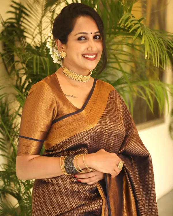 Black_Woven_Kanjivaram_Banarasi_Jacquard_Sari