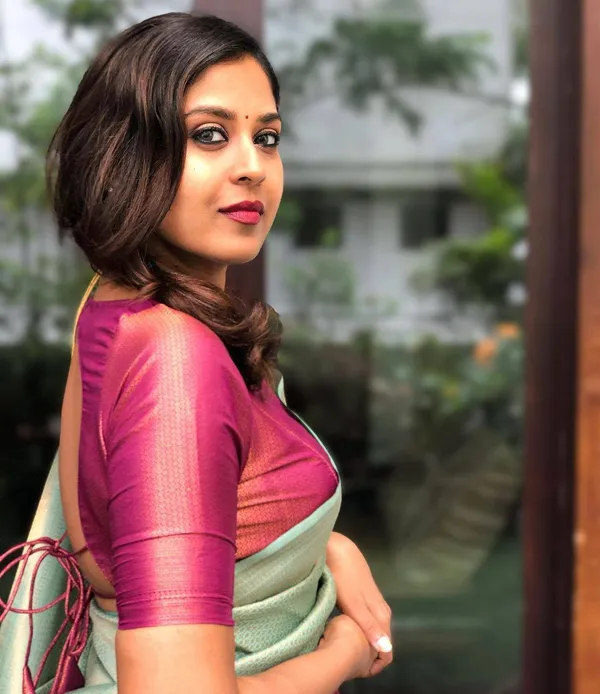 Pissta_Woven_Kanjivaram_Banarasi_Jacquard_Sari