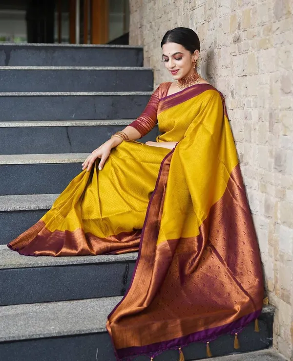 Yellow_Woven_Kanjivaram_Banarasi_Jacquard_Sari