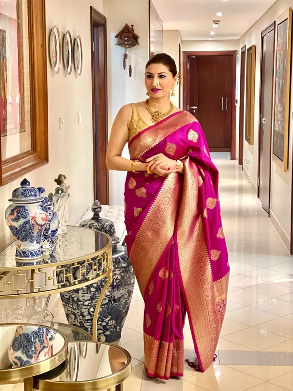 Pink_Bell_Woven_Kanjivaram_Banarasi_Jacquard_Sari