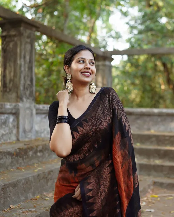 Orange_Woven_Kanjivaram_Banarasi_Jacquard_Sari