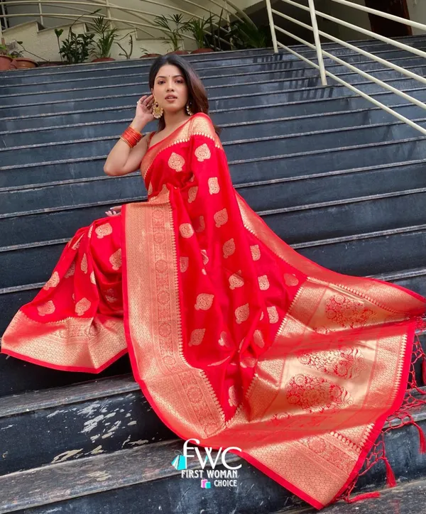 Red_Bell_Woven_Kanjivaram_Banarasi_Jacquard_Sari