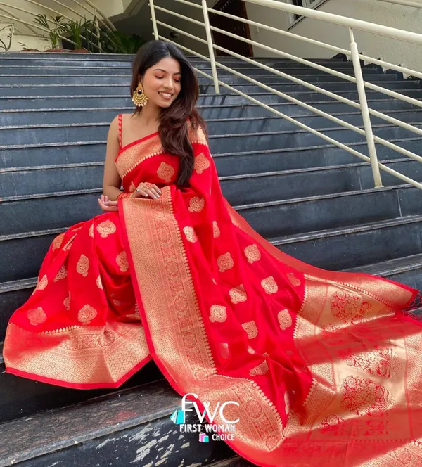 Red_Bell_Woven_Kanjivaram_Banarasi_Jacquard_Sari