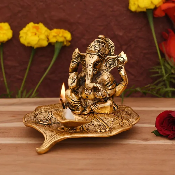 Ganesh_on_Peepal_Leaf_Figurine_for_Home_Decor_Gifts_Metal_Gold