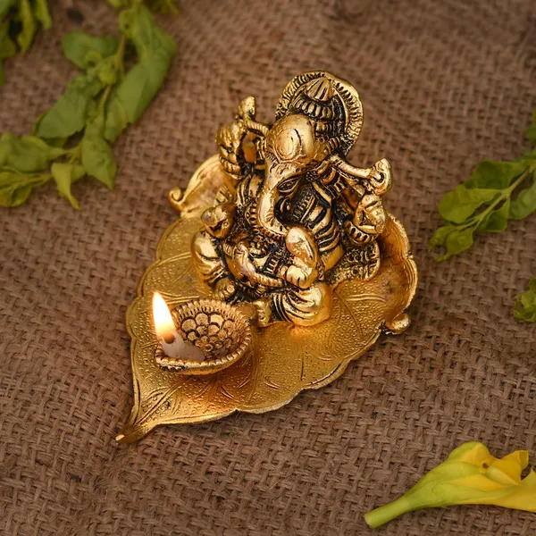 Ganesh_on_Peepal_Leaf_Figurine_for_Home_Decor_Gifts_Metal_Gold