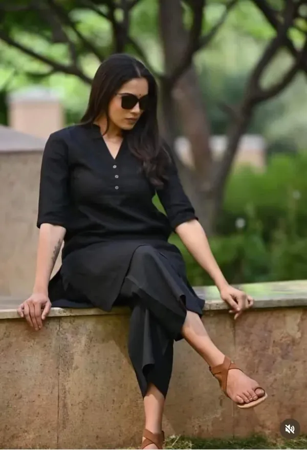 Slub_Cotton_Black_In_Up_Down_Pattern
