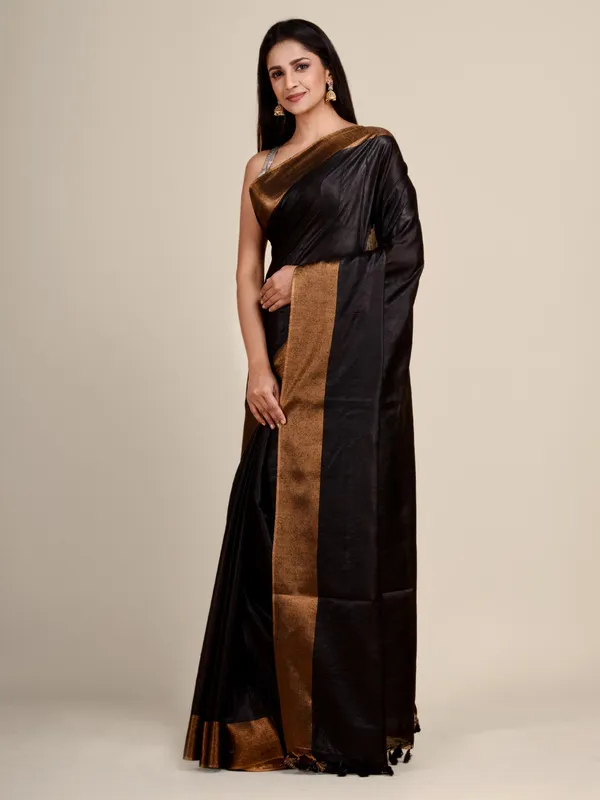 Bhaglpuri_Handloom_Tussar_Silk_Munga_Blend_Black_Saree_for_women's