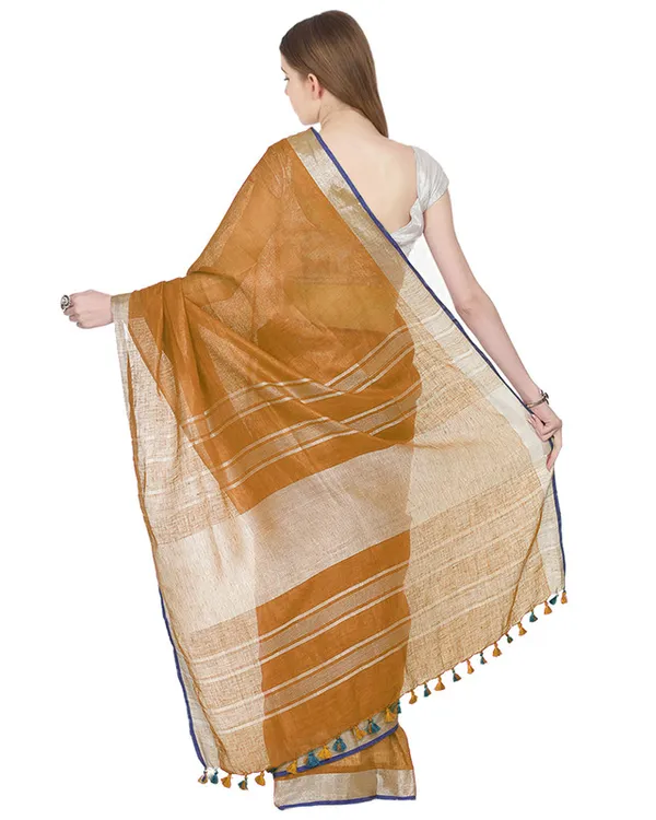 Ochre_Brown_women's_Bhagalpuri_Handloom_Cotton_Linen_Blend_Saree_With_Contrast_Unstiched_Blouse_Piece