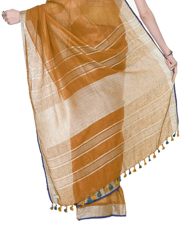 Ochre_Brown_women's_Bhagalpuri_Handloom_Cotton_Linen_Blend_Saree_With_Contrast_Unstiched_Blouse_Piece