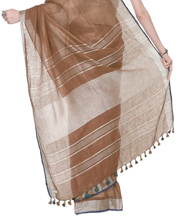 Brown_women's_Bhagalpuri_Handloom_Cotton_Linen_Blend_Saree_With_Contrast_Unstiched_Blouse_Piece