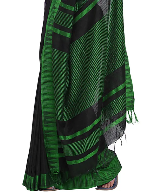 Black-Green_women's_Bhagalpuri_Handloom_Katan_Viscous_Silk_Temple_Border_Saree_Ethnic_Wear_With_Running_Unstitched_Striped_Blouse_Piece