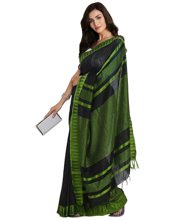 Black-Parrot_Green_women's_Bhagalpuri_Handloom_Katan_Viscous_Silk_Temple_Border_Saree_Ethnic_Wear_With_Running_Unstitched_Striped_Blouse_Piece
